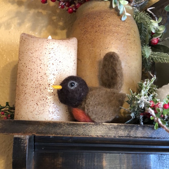 Needle Felted American Robin Bird - Picture 13 of 15